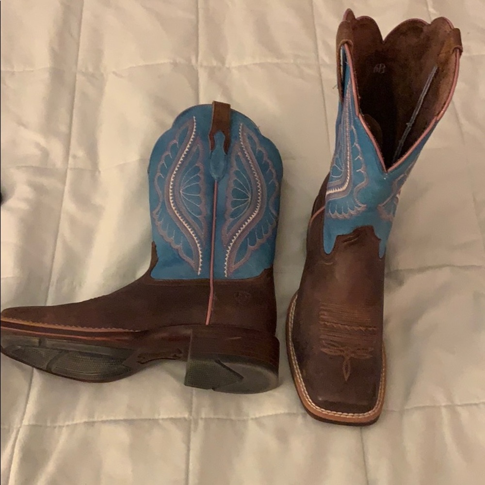 Ariat boots size 6